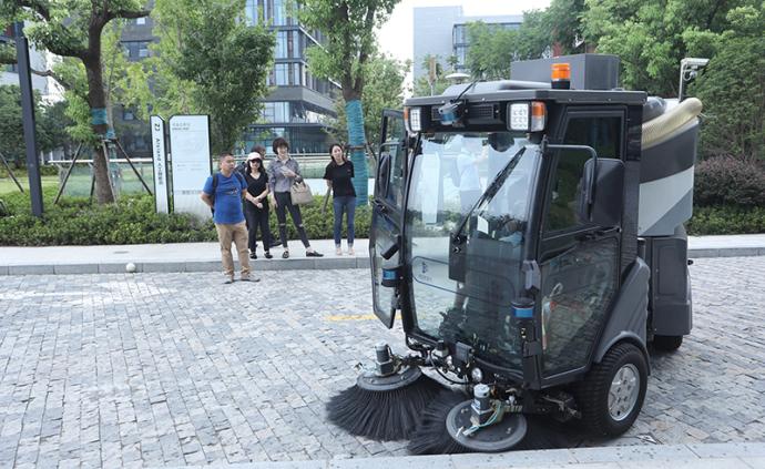 第二代无人驾驶环卫车发布，半小时扫干净上海张江人工智能岛