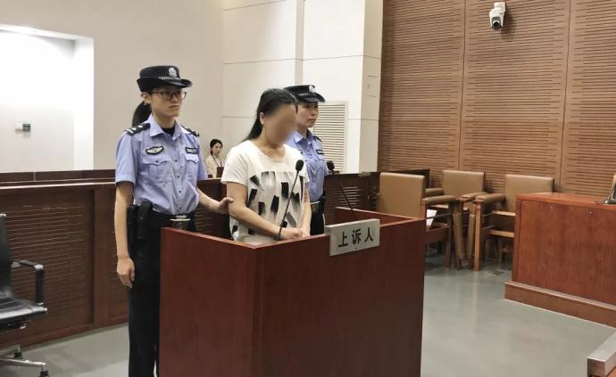 女子抢方向盘被取消落户上海资格获刑后上诉，二审维持原判