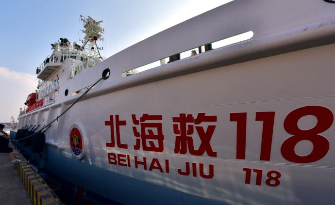 山东威海附近海域一渔船起火，11人获救6人失踪