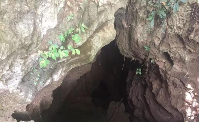 广西柳州一处溶洞里疑有三人被困，救援人员集结正在搜救