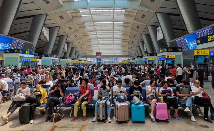 北京各大高校集中开学！火车站迎来客流高峰，场面堪比春运