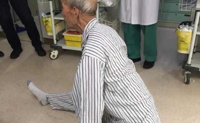 83岁大爷术后恢复，向医生表演劈叉致谢