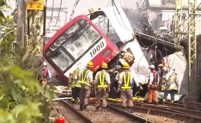 日本神奈川京急线电车与一货车相撞，已致1死32伤