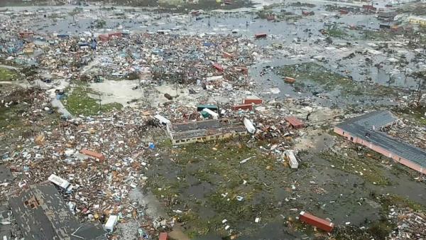 航拍飓风过境后巴哈马：1.3万房屋被毁