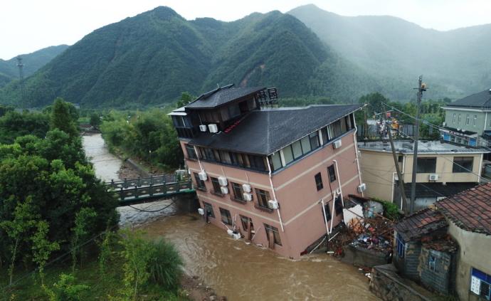 直击｜杭州余杭山区凌晨突降暴雨，致30余间房屋倒塌