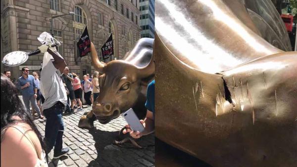 男子砸裂华尔街铜牛，边砸边骂特朗普