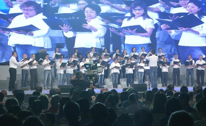 数千名香港市民参加“爱我香港”音乐会，艺术团呼吁同舟共济