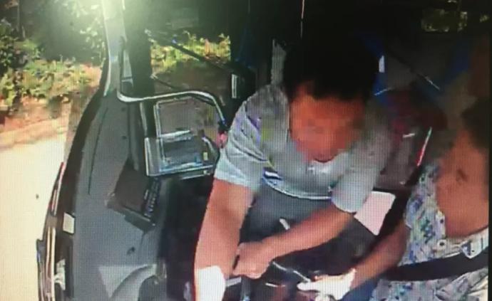 湖南桂阳一男子因2块钱车费两次抢夺公交方向盘，被刑拘