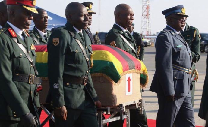 津巴布韦前总统穆加贝遗体运抵首都，国葬将于14日举行