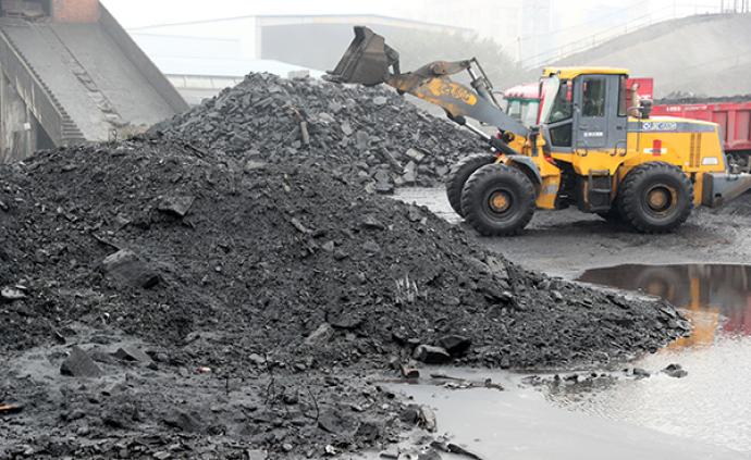 国家发改委等六部门：年产30万吨以下煤矿将被关闭清理