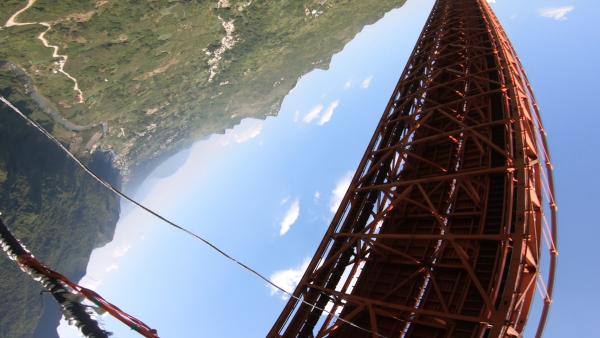 第一视角带你370米飞下坝陵河大桥