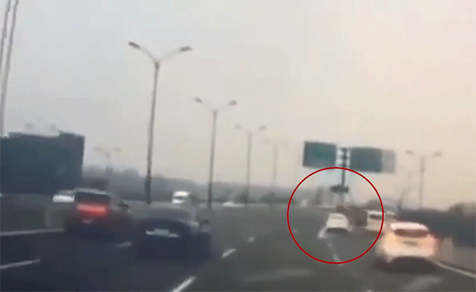 杭州一女子驾车“起飞”全程视频曝光