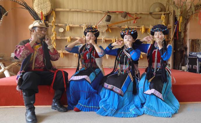 可爱的中国之普米族：弹四弦跳“搓蹉”带着民族文化走出国门