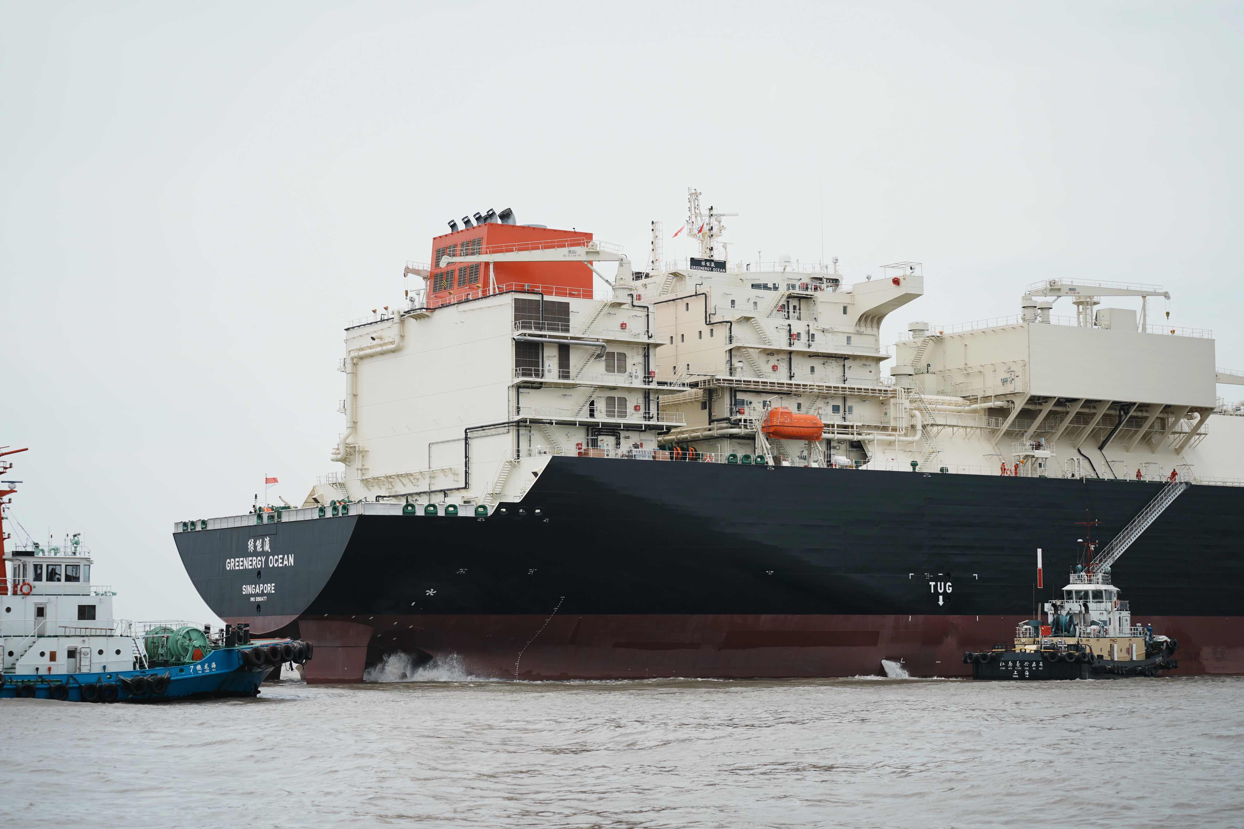 全球首艘第五代174万立方米大型lng运输船在沪交付