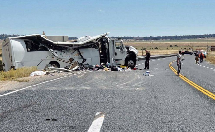 美国犹他州一满载讲中文游客旅游车发生车祸，至少4人死亡