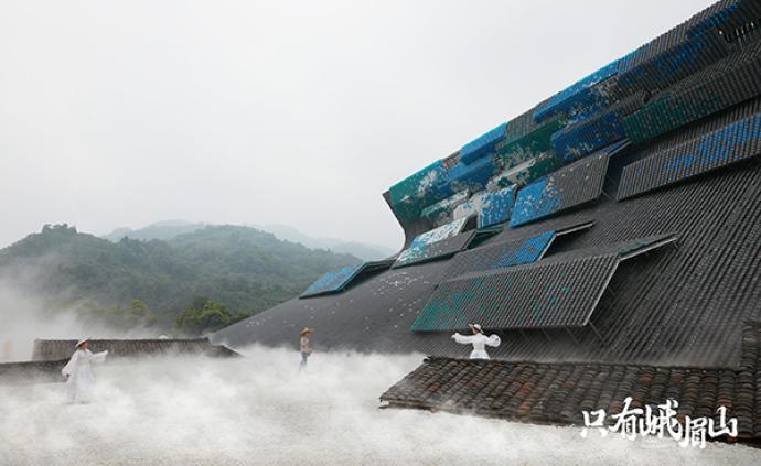 王潮歌：云海漫游、穿越浮生，峨眉山的一座“戏剧幻城”