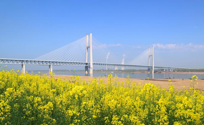 浩吉铁路走访｜荆州长江公铁两用大桥如何横跨长江