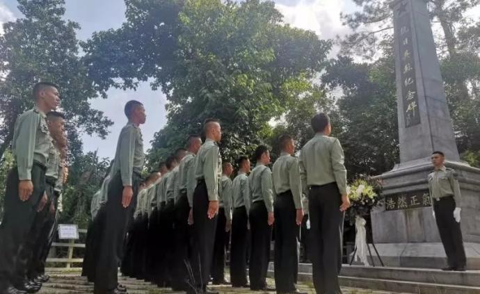 驻香港部队组织官兵瞻仰新界乌蛟腾烈士纪念园