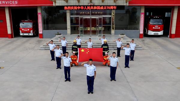 我爱你中国！消防员手语快闪祝福祖国