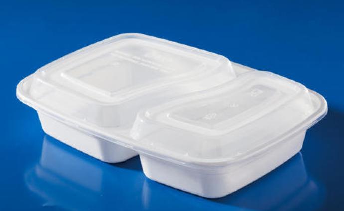 广西一小学回应学生饭菜有白色碎片：系饭盒塑料剥落，已更换