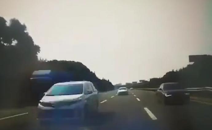 疯狂视频曝光：沪宁高速车流中调头逆行，同车女子凄厉尖叫