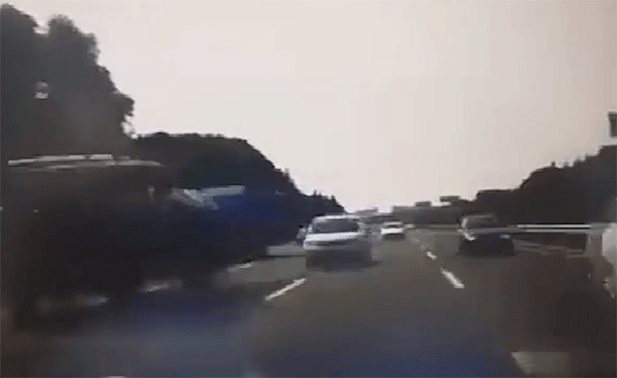 沪宁高速上调头逆行，同车女子惊恐尖叫
