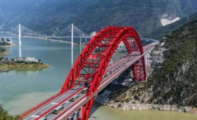 湖北秭归长江大桥正式通车，三峡周边旅游区将连为一体