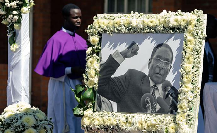 津巴布韦前总统穆加贝遗体在家乡安葬