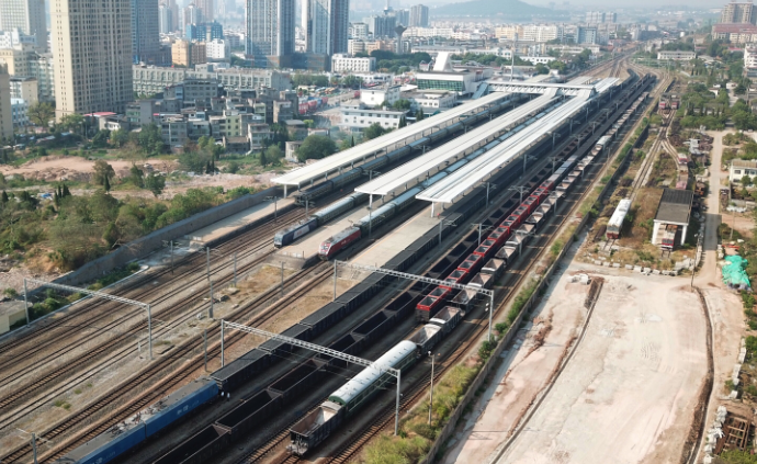浩吉铁路首趟全程煤炭专列抵达江西吉安