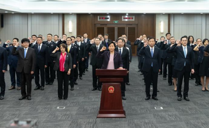 上海市政府任命的国家工作人员进行宪法宣誓，应勇市长监誓