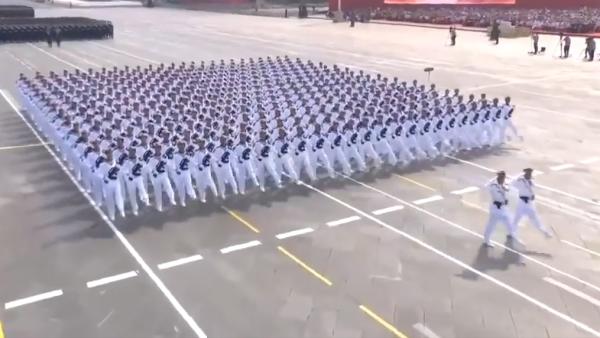 国庆丨海军方队接受检阅