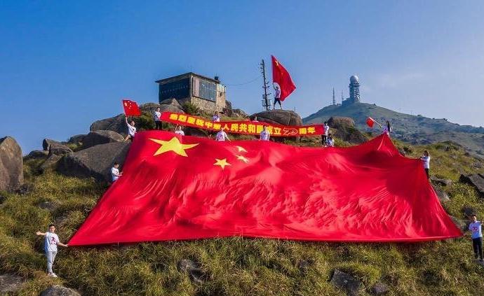 特写：五星红旗在香港高高飘扬