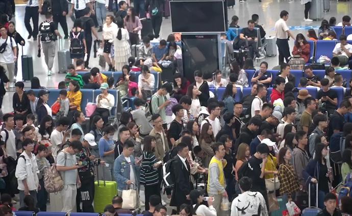 人从众！国庆首日西安北站迎20万旅客