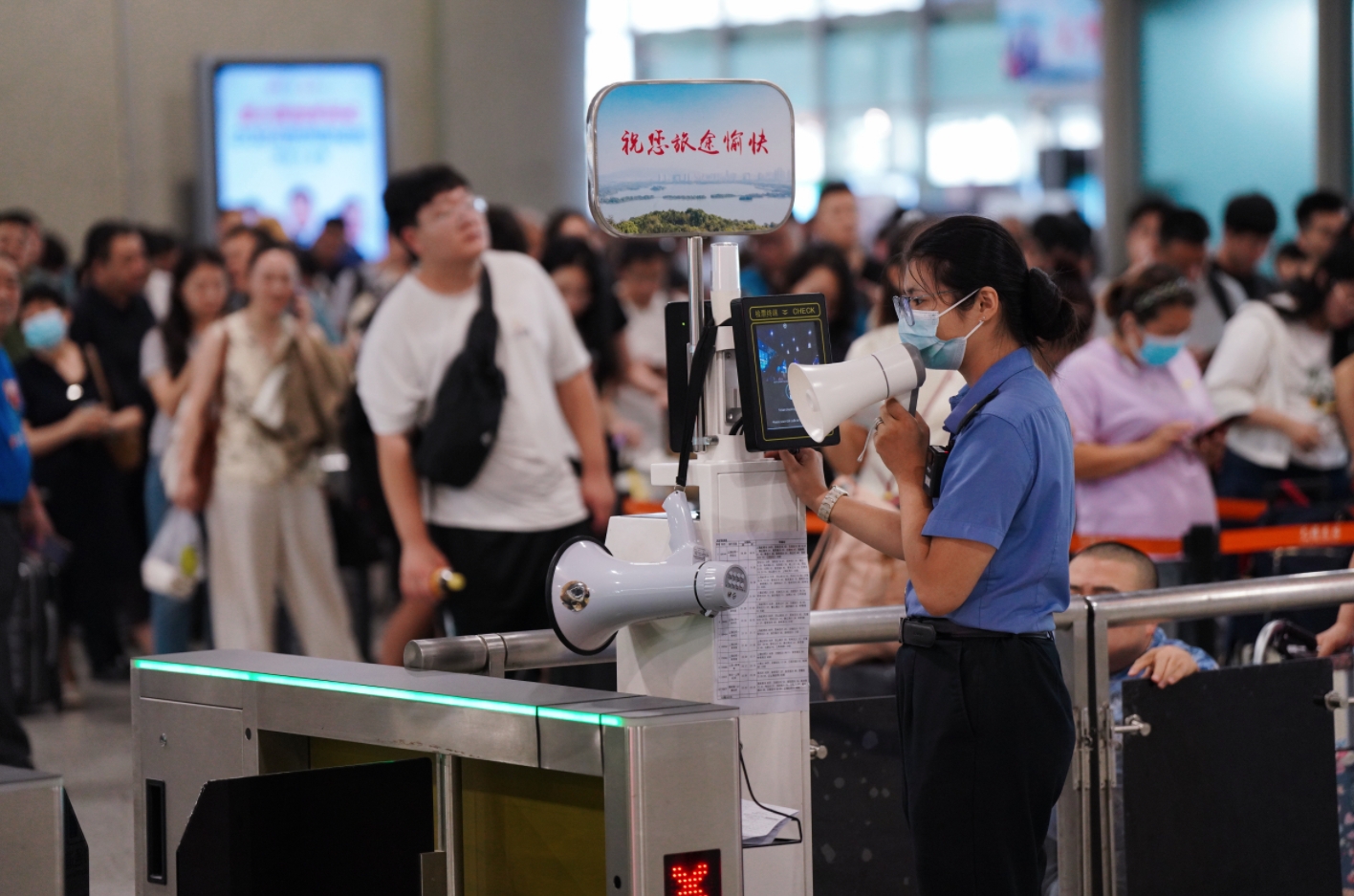 中秋假期遇“贝碧嘉”，长三角铁路发送旅客逾780万人次  第1张