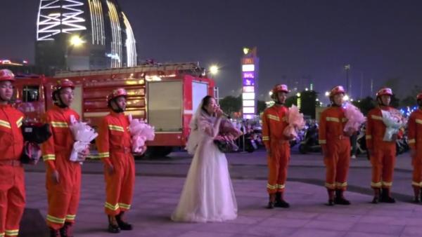 消防男友国庆不放假，女护士“上门”求婚