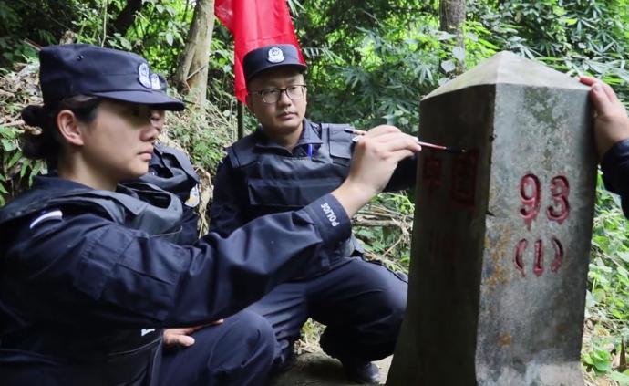民警巡中缅边境，描红界碑为祖国庆生