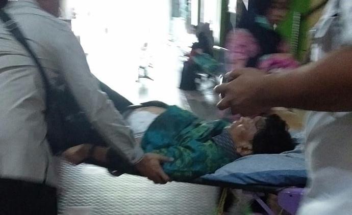 72岁印尼安全部长下车时遇刺，两人被捕