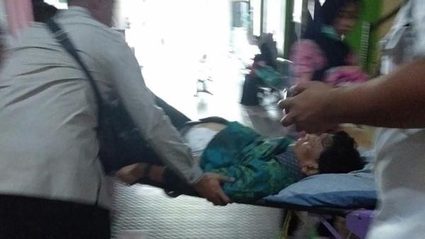 72岁印尼安全部长下车时遇刺，两人被捕
