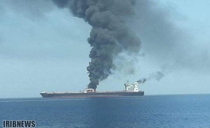 伊朗油轮红海爆炸起火，或遭火箭弹袭击