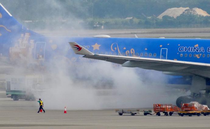 东航广州至上海一航班地面滑行时突然冒烟，后滑回进一步检查