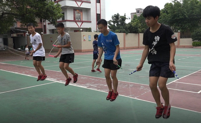 “光速”跳绳的农村孩子们：刷新世界速度