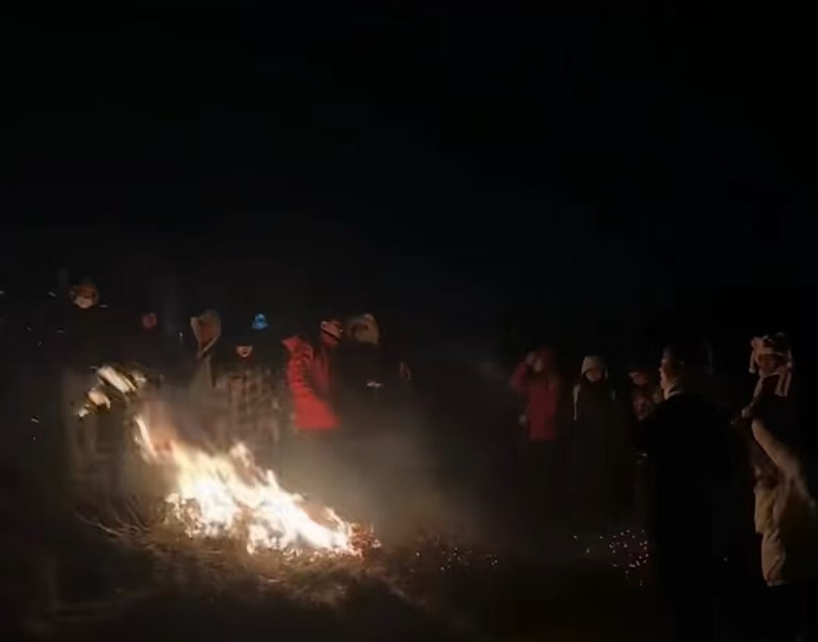 昆明东川林草局通报“游客夜爬大牯牛山纵火烧山”：已成立调查组