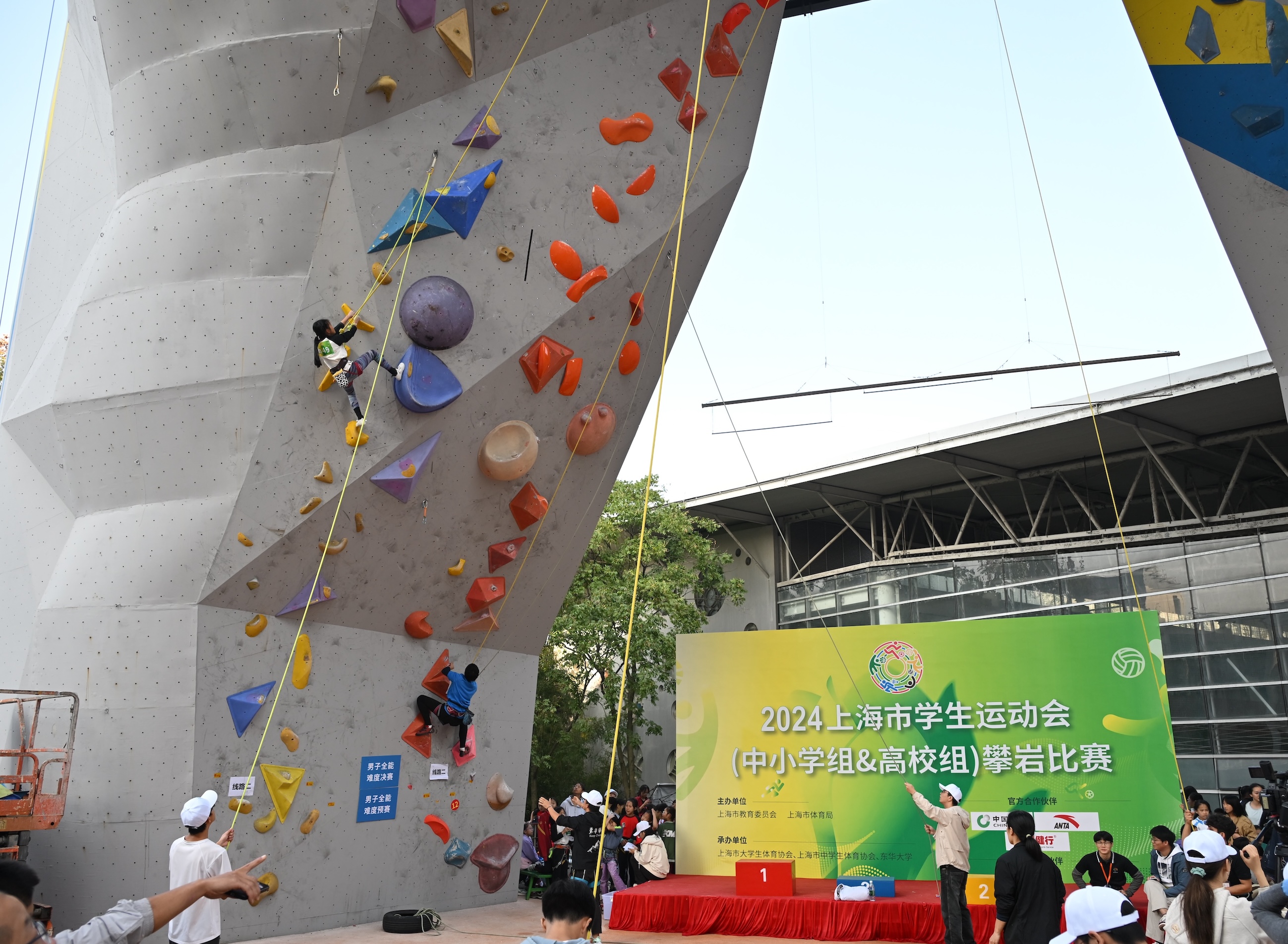 上海市学生运动会进行时：参与人数创新高，攀岩、马术等新项目加入  第2张