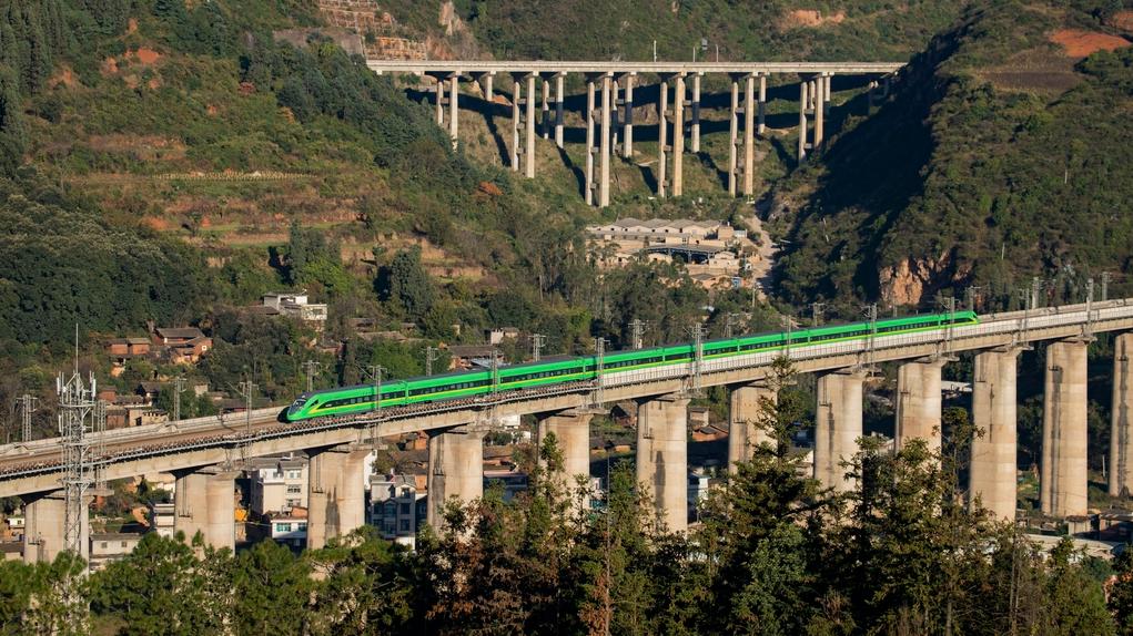 中老铁路开通运营三年累计发送旅客超4300万人次