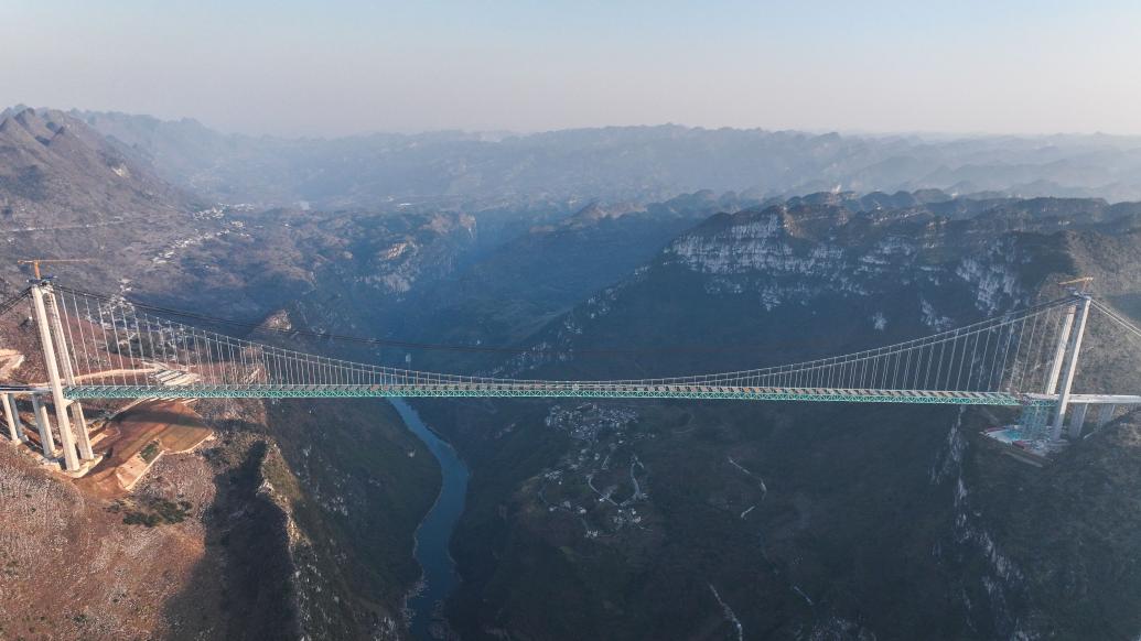 桥面至水面625米，在建世界第一高桥贵州花江峡谷大桥合龙