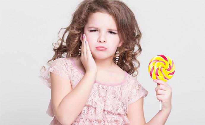 过量吃糖会刺激长痘是真的吗？