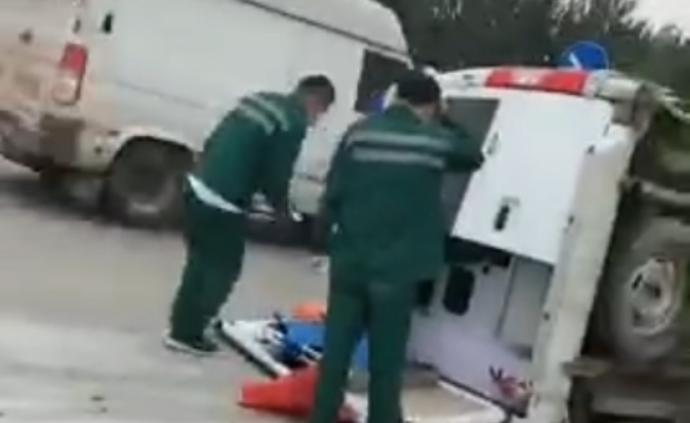 救护车与私家车碰撞侧翻，医生患者受伤