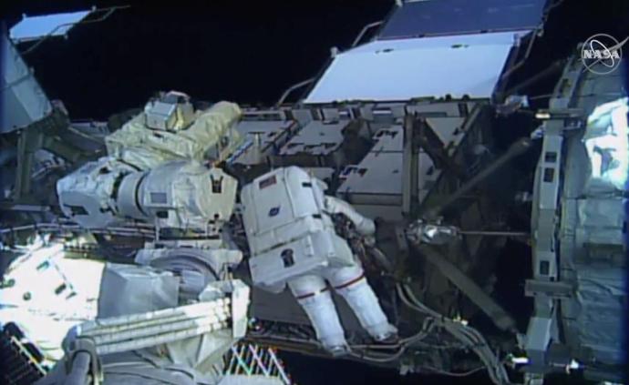 两名美国女宇航员出舱修复空间站故障，系首次全女性太空行走