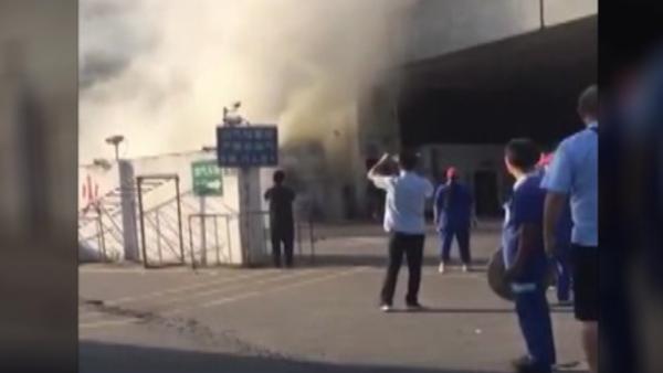 广州：无人公交车爆炸，碎片弹至20米外