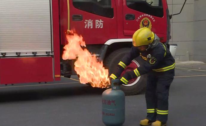 煤氣罐著火先關閥會爆炸?消防現場試驗
